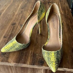 Shoe Dazzle Yellow and Black Heels